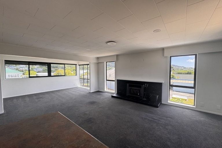 Photo of property in 25 Ngatitoa Street, Tawa, Wellington, 5028