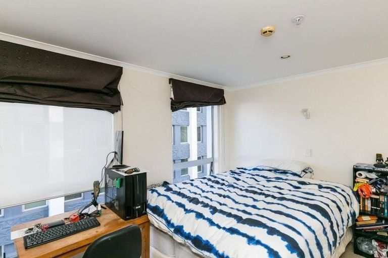 Photo of property in Terrace Heights Apartments, 12b/163 The Terrace, Wellington Central, Wellington, 6011