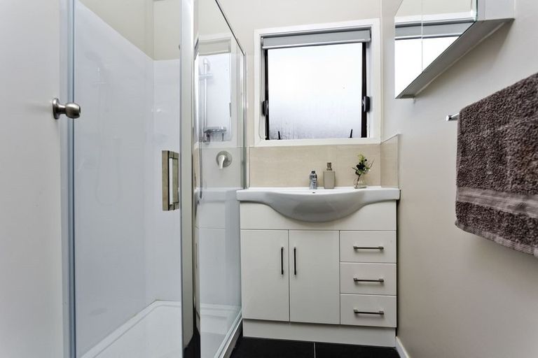 Photo of property in 11 Yule Place, Massey, Auckland, 0614