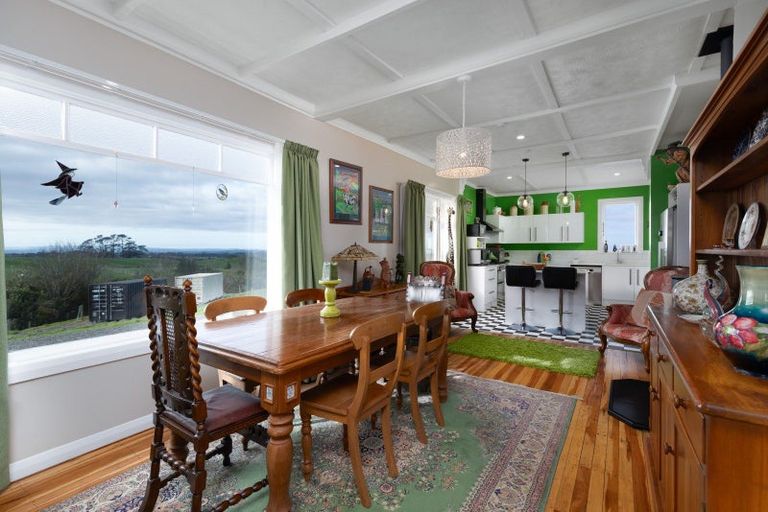 Photo of property in 403 Opunake Road, Cardiff, Stratford, 4391