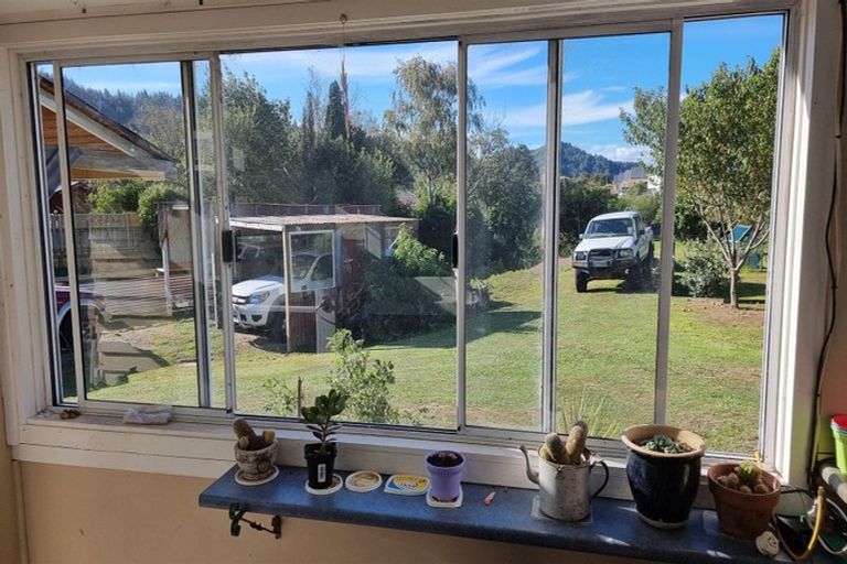 Photo of property in 53 Broadway, Picton, 7220