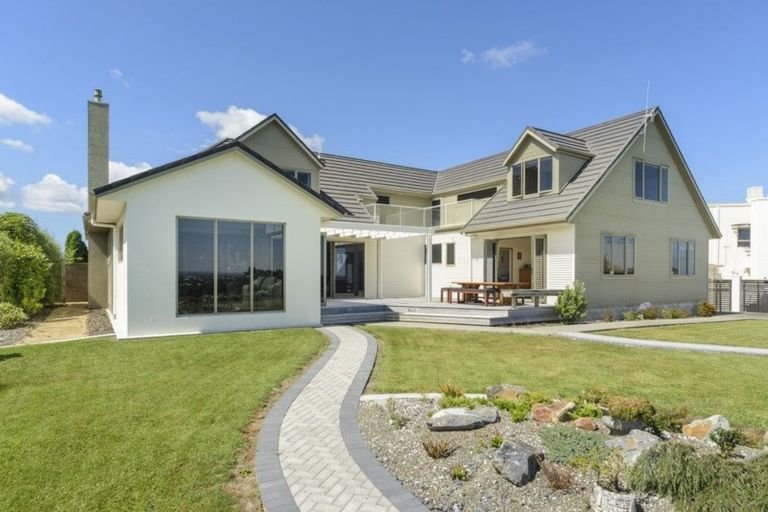 Photo of property in 27 The Strand, Fitzherbert, Palmerston North, 4410