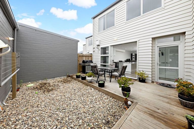 Photo of property in 11 Taupinga Way, Takanini, 2112