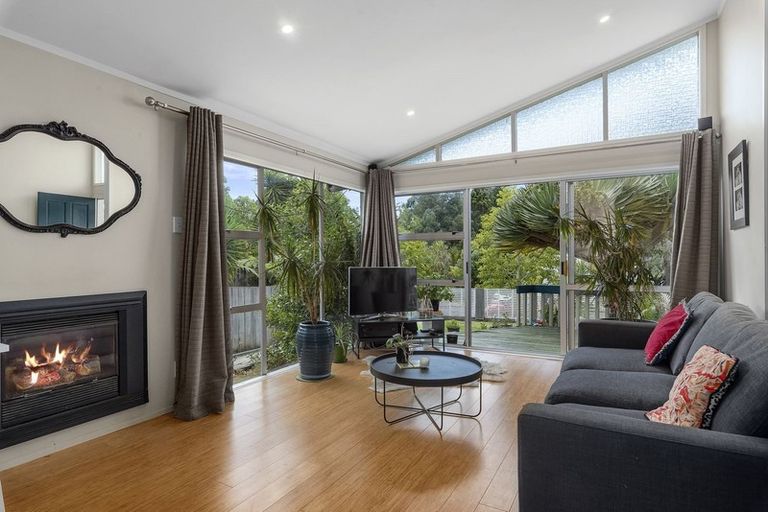 Photo of property in 3 Reynolds Place, Torbay, Auckland, 0630