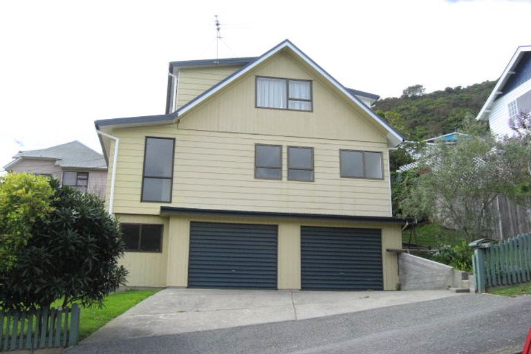 Photo of property in 116 Wellington Street, Picton, 7220
