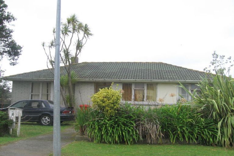 Photo of property in 1 Beauzami Crescent, Ascot Park, Porirua, 5024