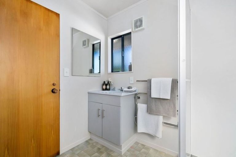 Photo of property in 2/69a Chivalry Road, Glenfield, Auckland, 0629