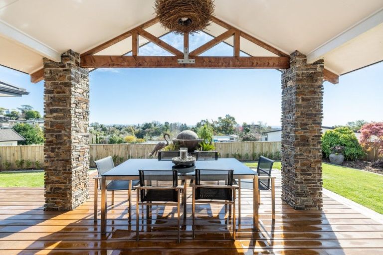 Photo of property in 2 Burbury Ridge, Havelock North, 4130