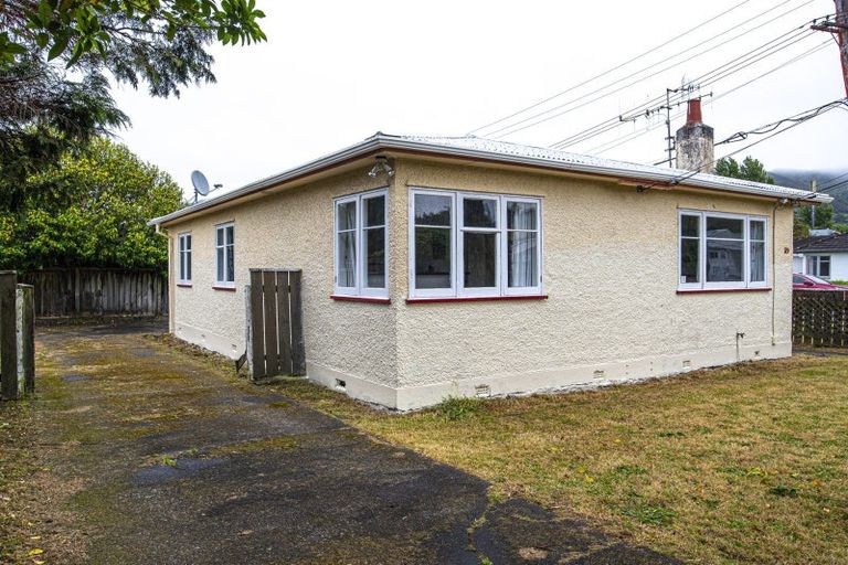Photo of property in 29 Burden Avenue, Wainuiomata, Lower Hutt, 5014