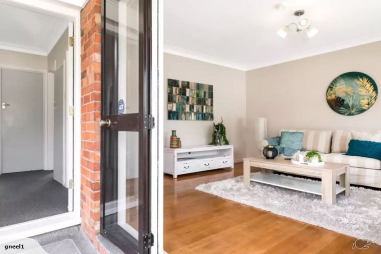 Photo of property in 12 Godley Road, Green Bay, Auckland, 0604