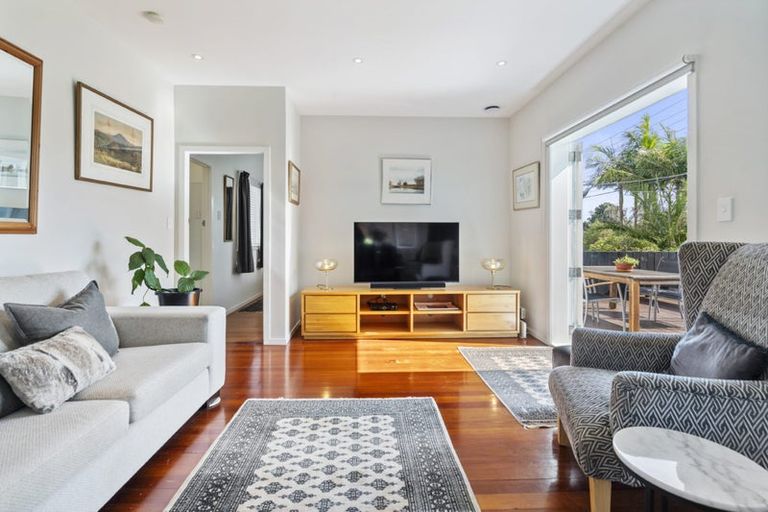 Photo of property in 1/58 Eversleigh Road, Belmont, Auckland, 0622