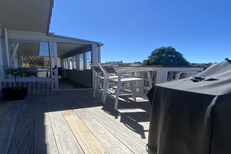 Photo of property in 10 Robin Lane, Browns Bay, Auckland, 0630