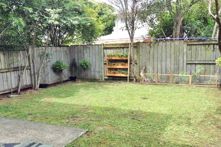 Photo of property in 4 Barnea Circle, Glen Eden, Auckland, 0602