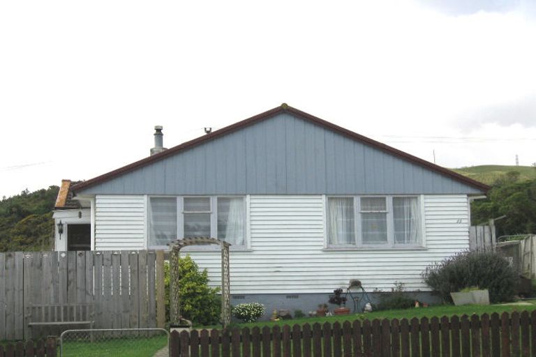 Photo of property in 13 Surprise Place, Cannons Creek, Porirua, 5024