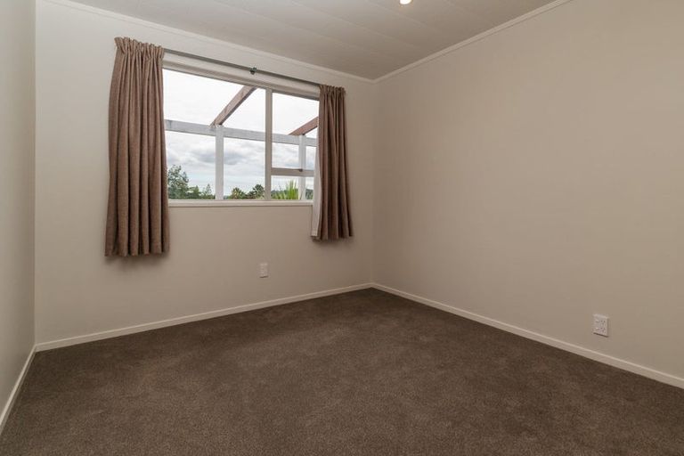 Photo of property in 64 Captain Scott Road, Glen Eden, Auckland, 0602