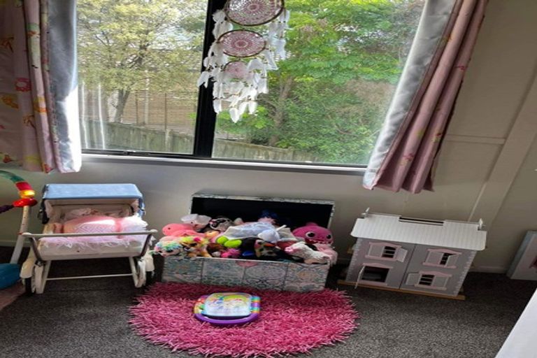 Photo of property in 57 Holmes Drive South, Massey, Auckland, 0614