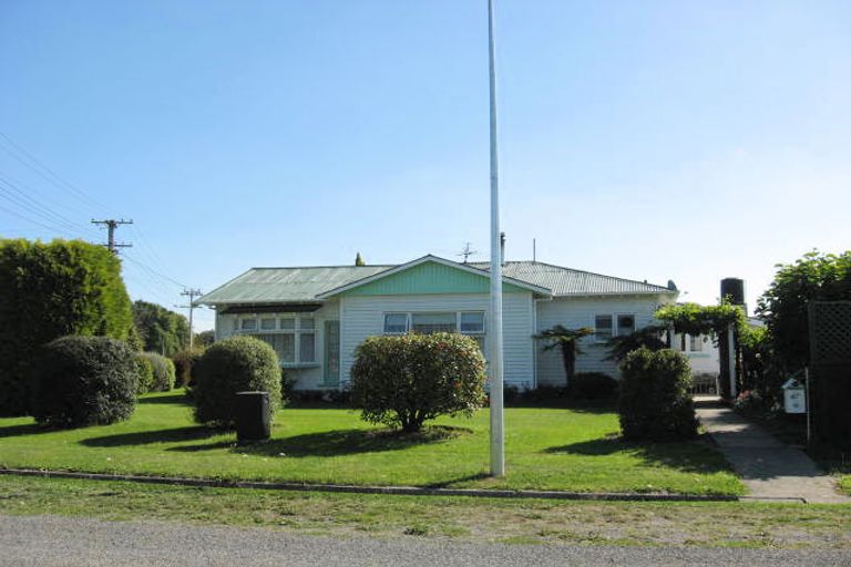 Photo of property in 2 Spring Place, Leeston, 7632