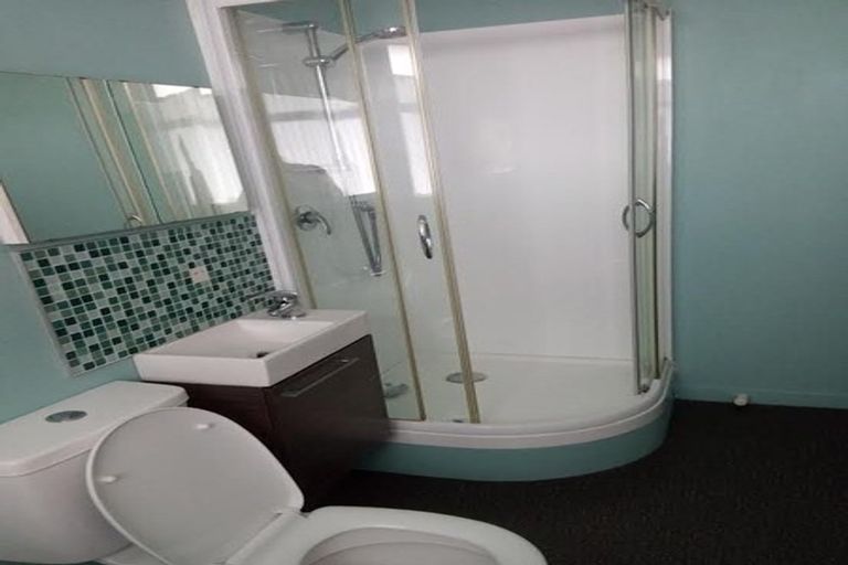 Photo of property in Beresford Apartments, 5/118 Russell Terrace, Berhampore, Wellington, 6023