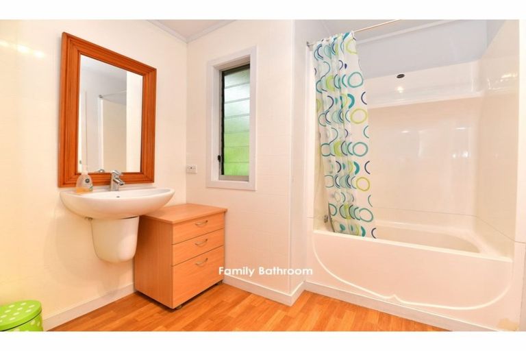 Photo of property in 11 Opahi Bay Road, Mahurangi West, Warkworth, 0983