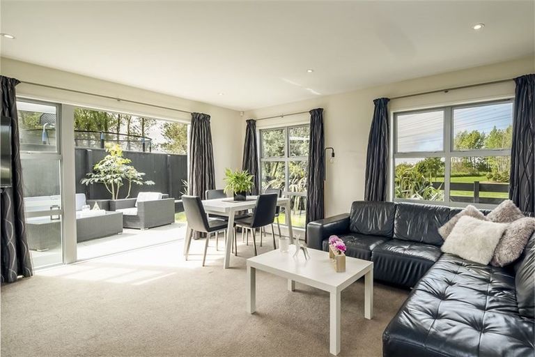 Photo of property in 18 Millesimes Way, Yaldhurst, Christchurch, 8042