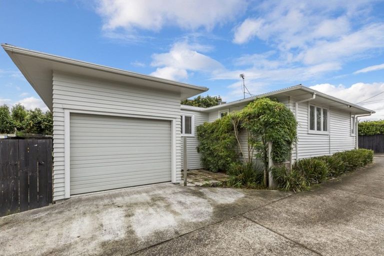 Photo of property in 22 Karamu Street, Te Atatu Peninsula, Auckland, 0610