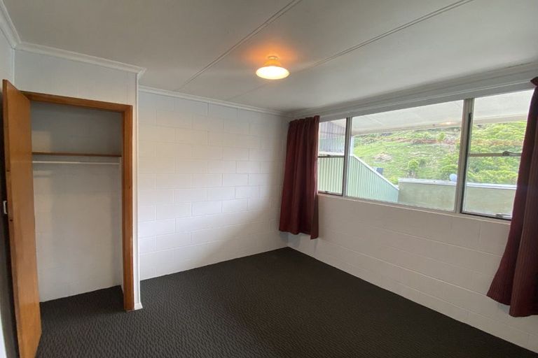 Photo of property in 2/1 Angle Street, Picton, 7220