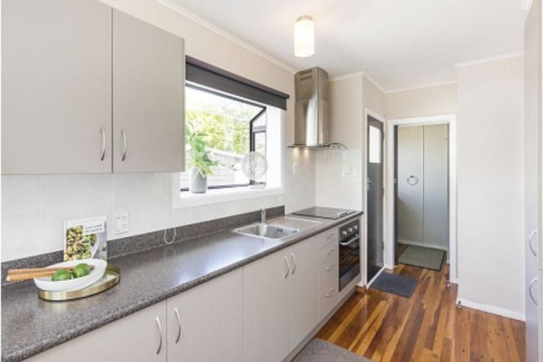 Photo of property in 10 Catlins Crescent, Milson, Palmerston North, 4414