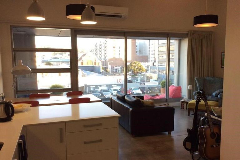 Photo of property in 2/25 Home Street, Mount Victoria, Wellington, 6011