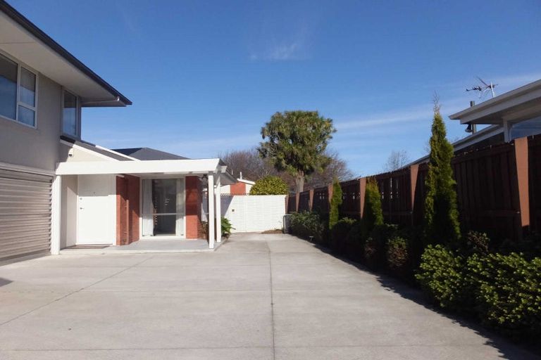 Photo of property in 2/11 Powell Crescent, Ilam, Christchurch, 8041