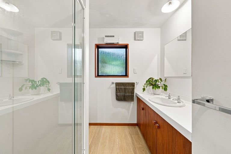 Photo of property in 433 Cashmere Road, Westmorland, Christchurch, 8025