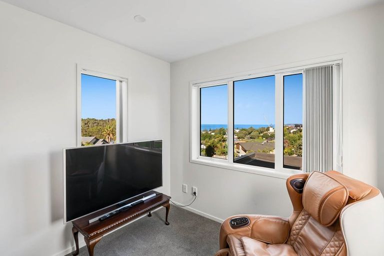 Photo of property in 8 Rakau Views, Orewa, 0931