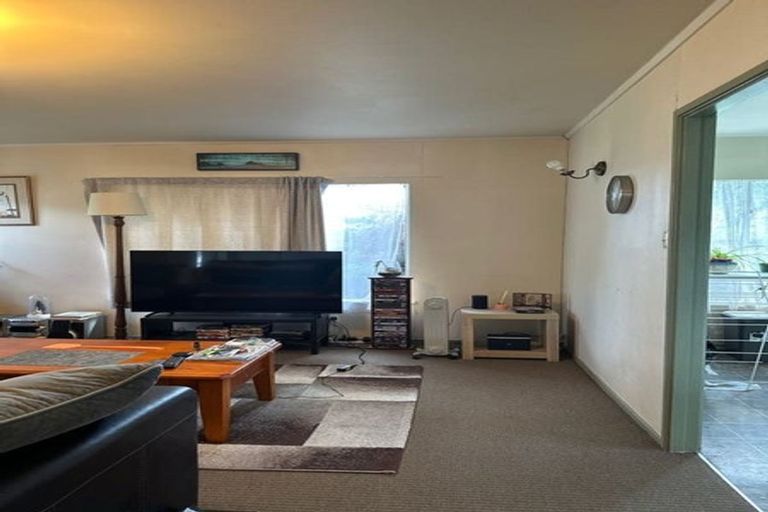 Photo of property in 1/49 Tirimoana Road, Te Atatu South, Auckland, 0602