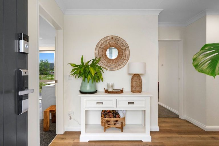 Photo of property in 6 Albizia Grove, Waikanae, 5036