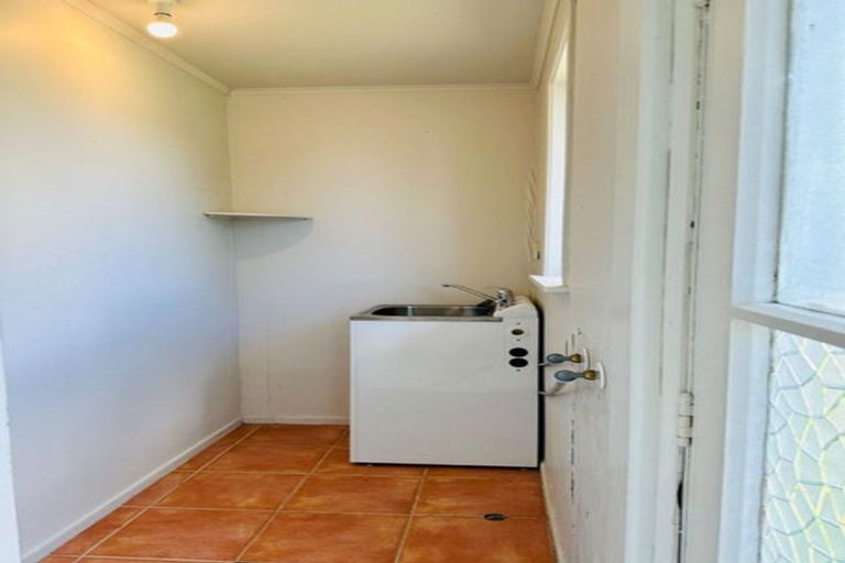 Photo of property in 11 Barrys Road, Glendene, Auckland, 0602