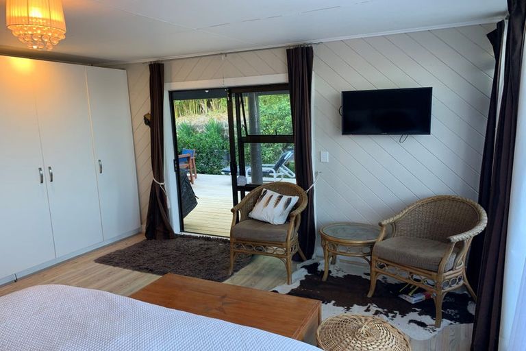 Photo of property in 5 Warwick Avenue, Titirangi, Auckland, 0604