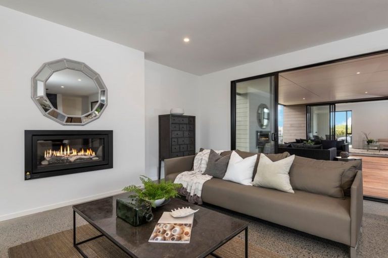 Photo of property in 2 Shearwater Lane, Point Wells, 0986