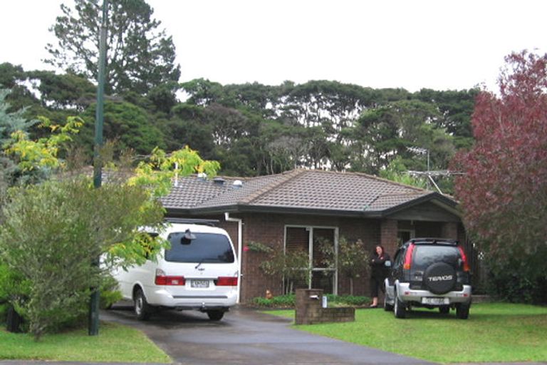 Photo of property in 16 Waimoko Glen, Swanson, Auckland, 0612