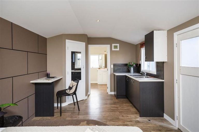 Photo of property in 102 Ferguson Street, West End, Palmerston North, 4412