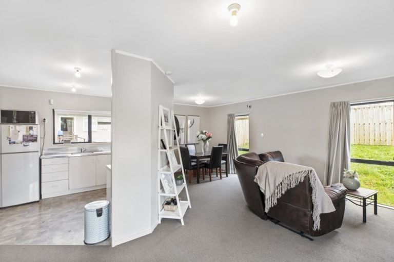 Photo of property in 2/140 Shifnal Drive, Randwick Park, Auckland, 2105