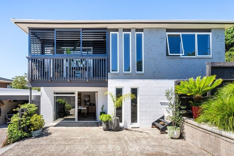 Photo of property in 2/52 Maxwelton Drive, Mairangi Bay, Auckland, 0630