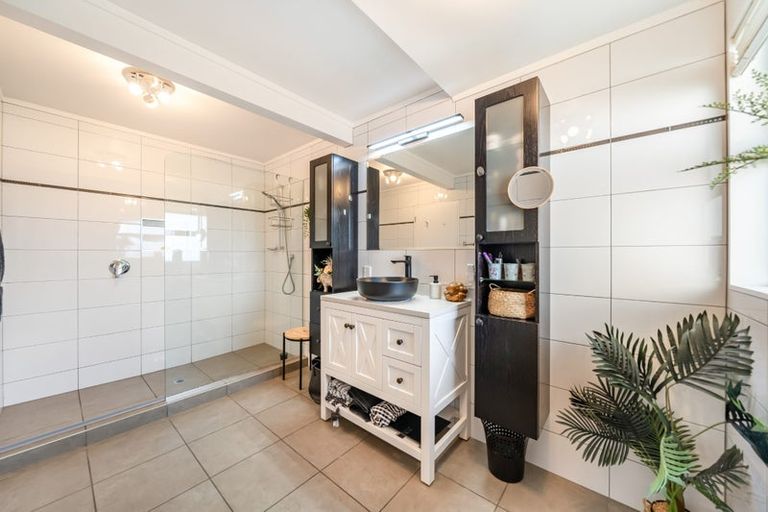 Photo of property in 50 Molyneux Close, Whitby, Porirua, 5024