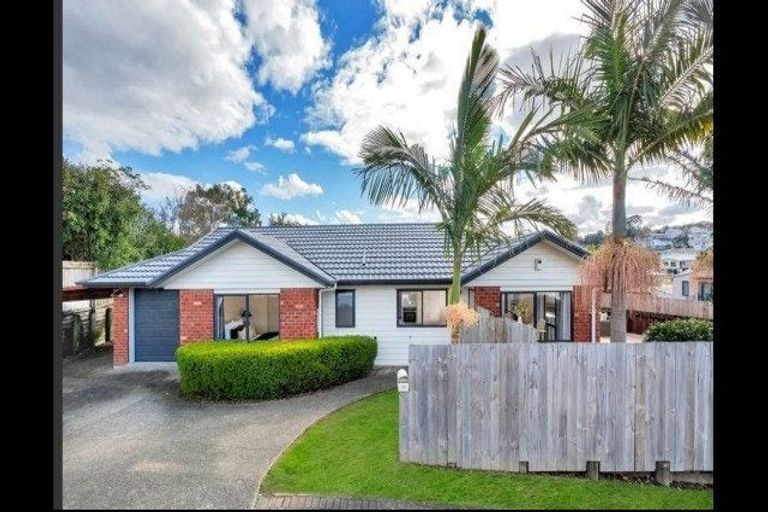 Photo of property in 30 Zefiro Drive, Massey, Auckland, 0614