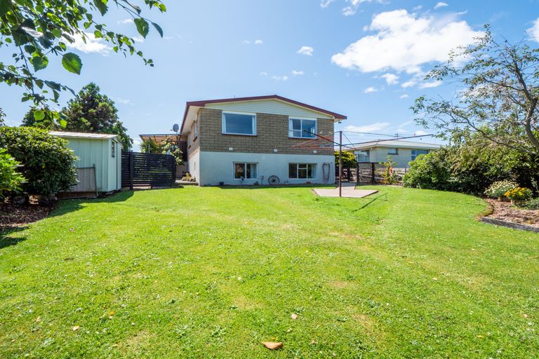 Photo of property in 2 Estuary Crescent, Fairfield, Dunedin, 9018