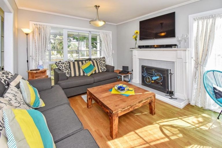 Photo of property in 1 Tington Avenue, Wattle Downs, Auckland, 2103