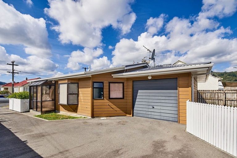 Photo of property in 1/30 Rata Street, New Lynn, Auckland, 0600