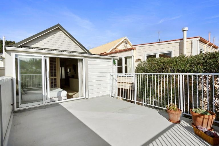 Photo of property in 27 Moir Street, Mount Victoria, Wellington, 6011