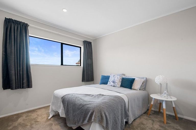 Photo of property in 1/17 Sturm Avenue, Massey, Auckland, 0614