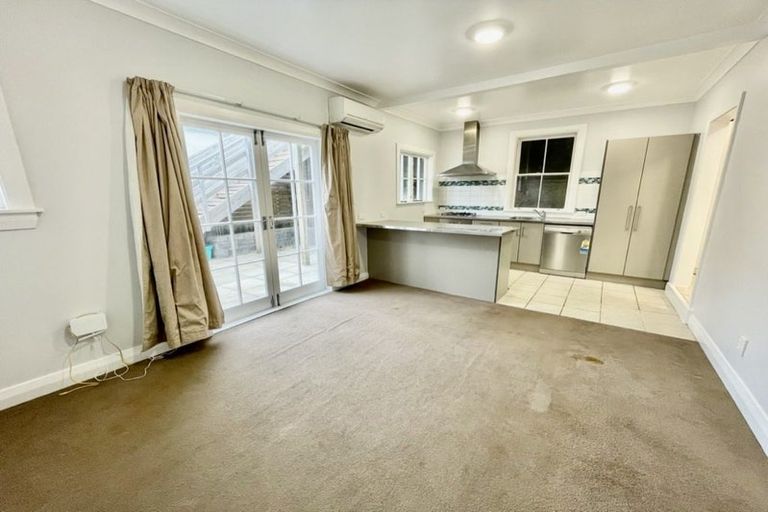 Photo of property in 73 Majoribanks Street, Mount Victoria, Wellington, 6011