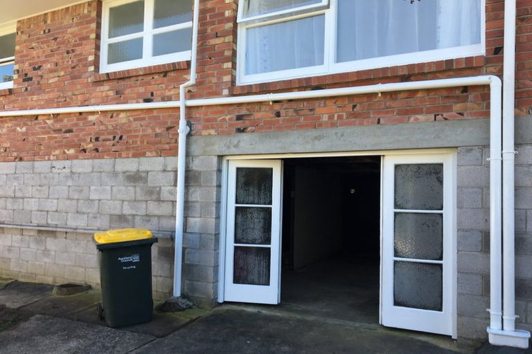 Photo of property in 2/19 Sudan Avenue, Milford, Auckland, 0620