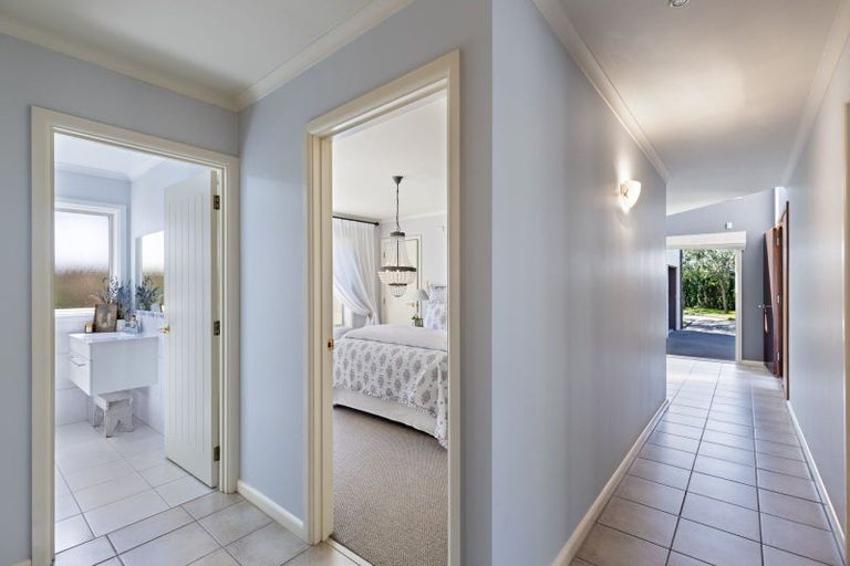 Photo of property in 33 Royal Oak Drive, Kelvin Grove, Palmerston North, 4414